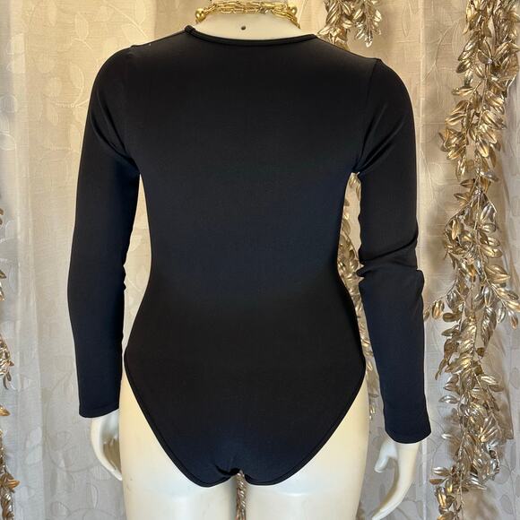 OQQ Black Long Sleeve Bodysuit L Scoop Neck Fitted Balletcore Stretchy - Picture 4 of 7